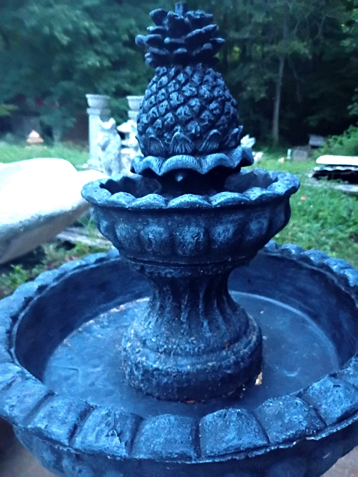 Pineapple Fountain in Charcoal alternate view