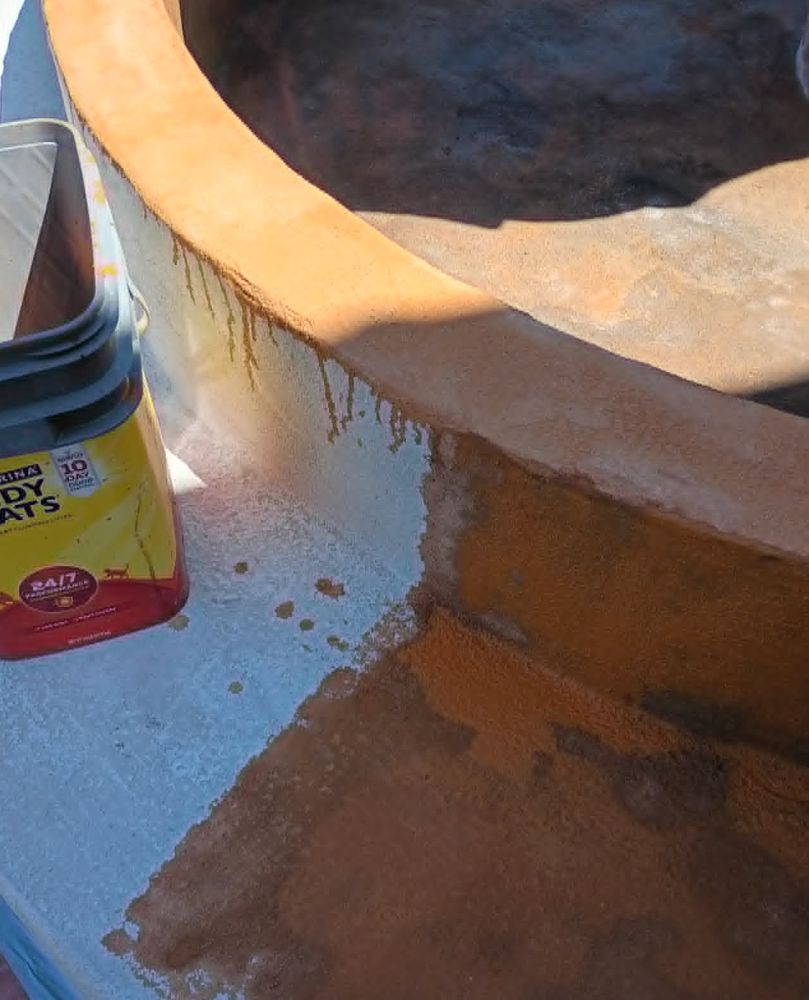 Close-up of stain coats building up on the fountain basin wall